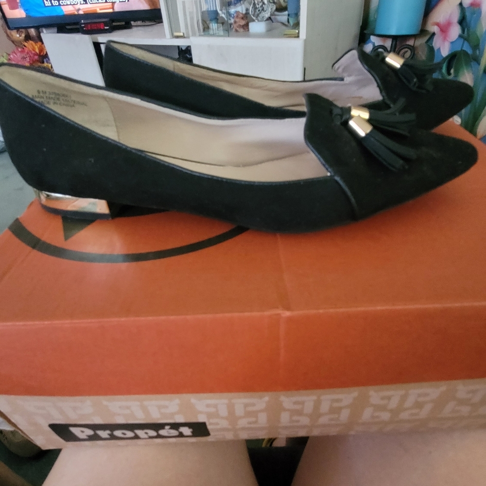 Cato sz 9 black velvet tassel loafter with gold heels, EUC